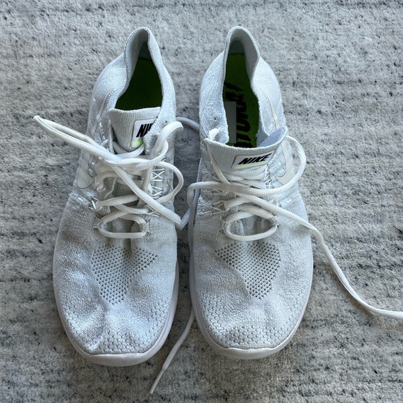 Nike Shoes - Nike Free Run Flyknit